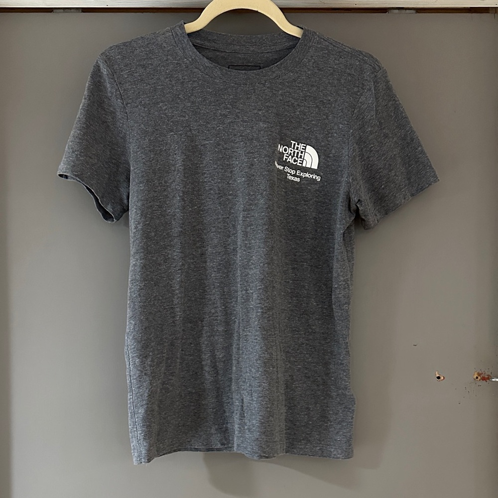 The North Face Texas Graphic T-Shirt – Gray “Never Stop Exploring” Tee - Picture 4 of 6